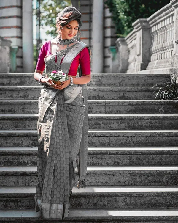Grey_Jacquard_Premium_Saree_For_Women