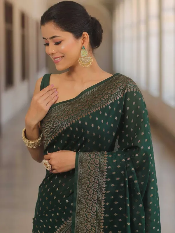 Dark_Green_Jacquard_Premium_Saree_For_Women