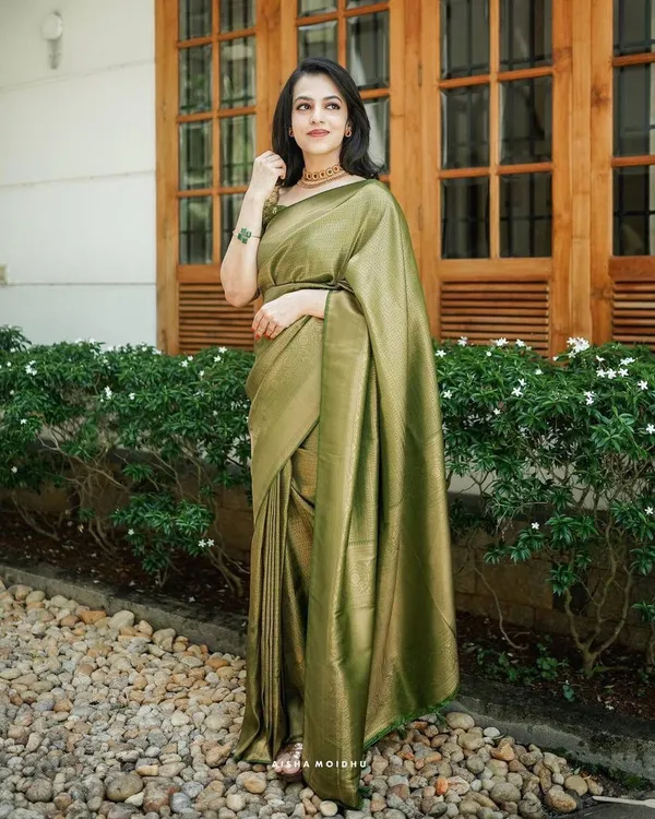 Olive_Green_Jacquard_Premium_Saree_For_Women