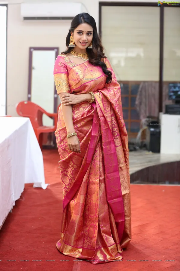 Pink_Jacquard_Premium_Saree_For_Women