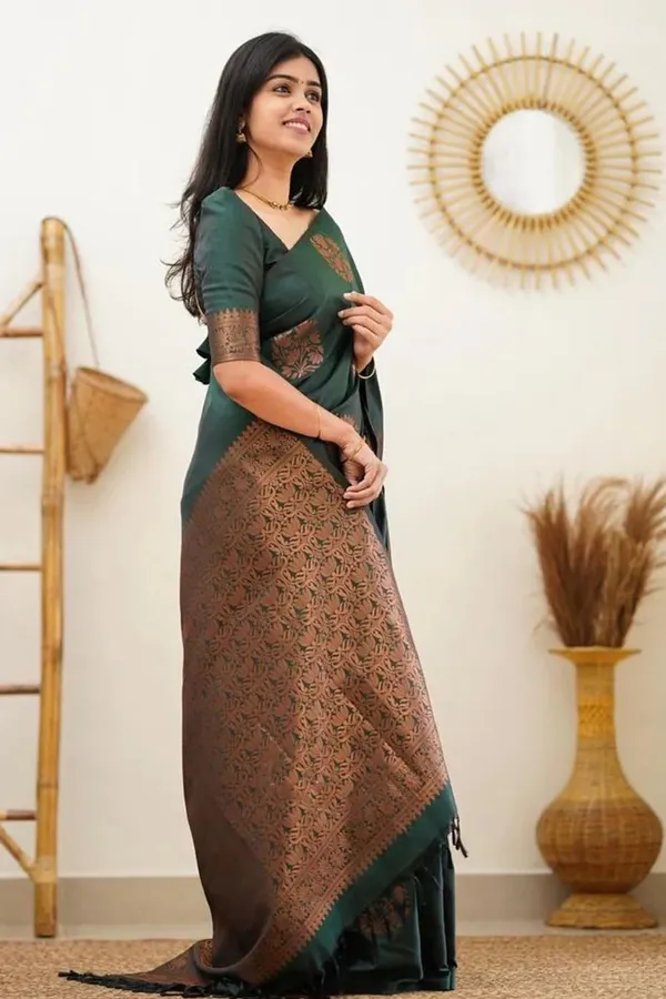 Green_Jacquard_Premium_Saree_For_Women