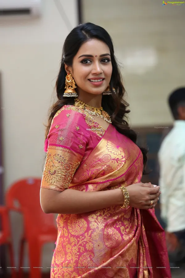 Pink_Jacquard_Premium_Saree_For_Women
