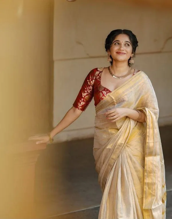 Gold_Jacquard_Premium_Saree_For_Women