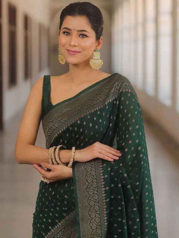 Dark_Green_Jacquard_Premium_Saree_For_Women