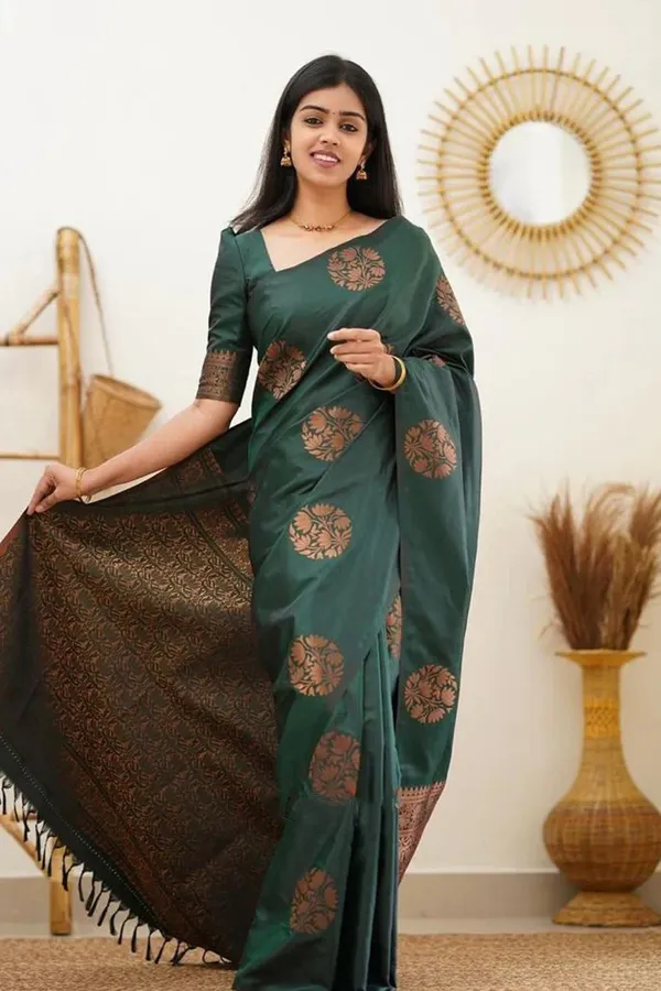 Green_Jacquard_Premium_Saree_For_Women