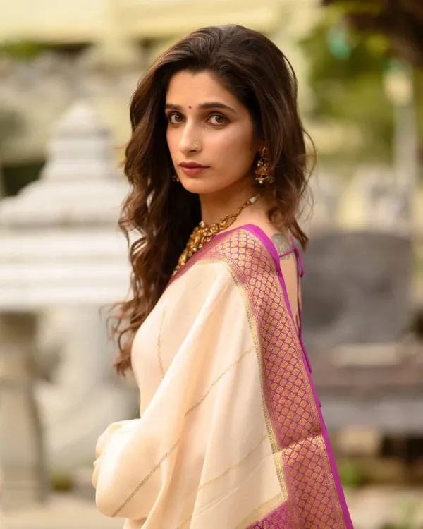 Cream_Jacquard_Premium_Saree_For_Women