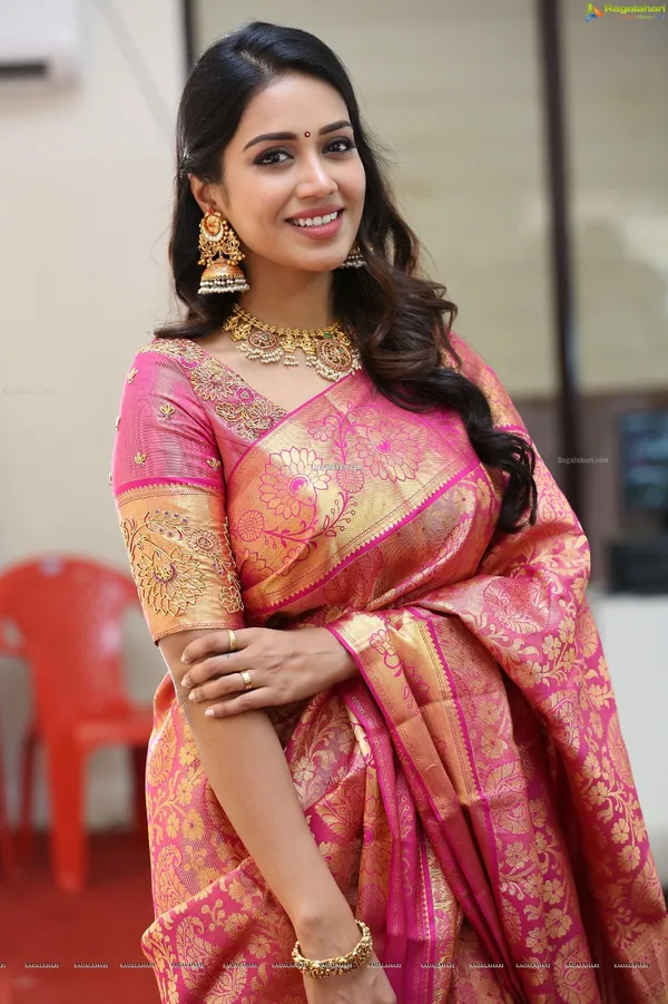 Pink_Jacquard_Premium_Saree_For_Women