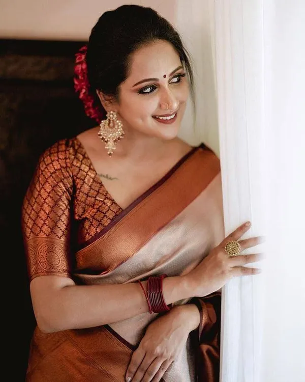 Beige_Jacquard_Premium_Saree_For_Women