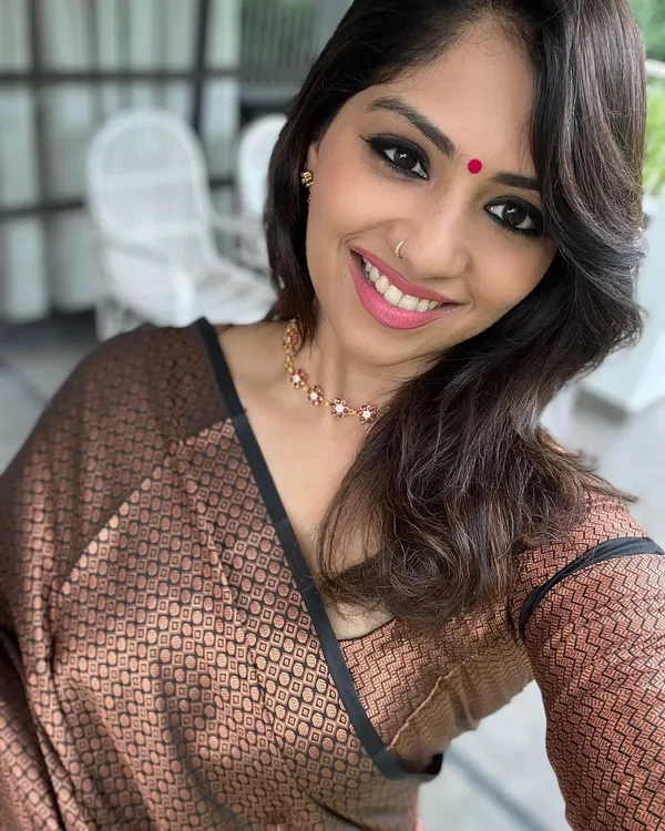 Brown_Jacquard_Premium_Saree_For_Women
