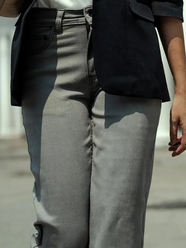 Lizza_clothing_co-jeans-Grey