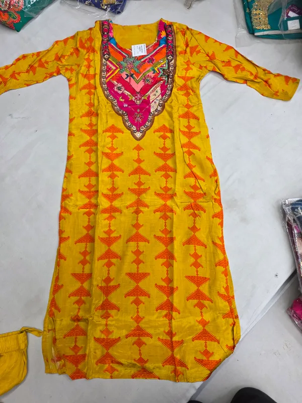 Yellow_Muslin_Straight_Kurta_Set_For_Women