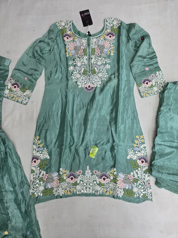 Green_Chiffon_Three_Piece_Kurta_Set_For_Women