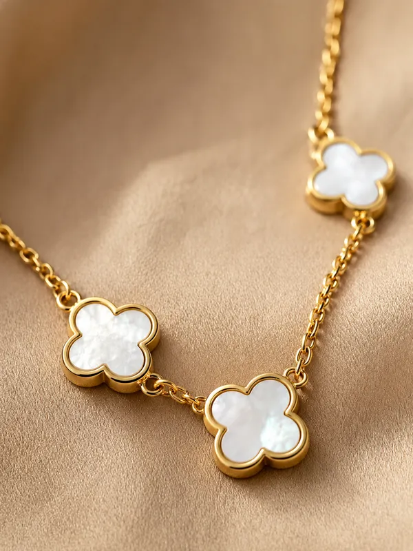 Gold_Stainless_Steel_Clover_Motif_Pendant_Necklace_For_Women