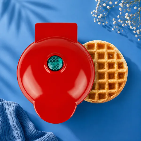Mini_Waffle_Maker_Red