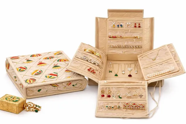 Embroidered_Jewellery_Organizer_Bag