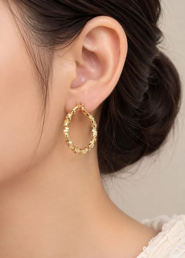 Broken_round_earrings_-_Golden