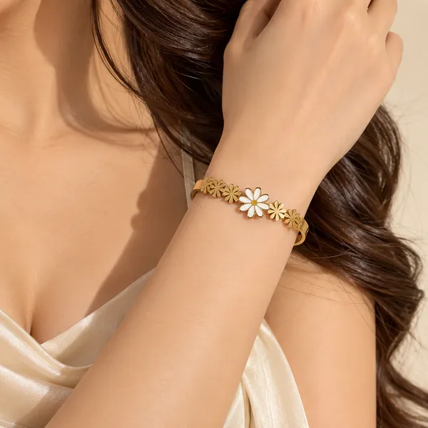Gold-Plated_Daisy_Flower_Bracelet_for_Women,__Anti-Tarnish_Floral_Cuff_Bracelet