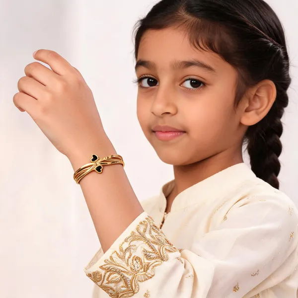 Gold_Tone_Heart_Motif_Bangle_Bracelet_For_Women