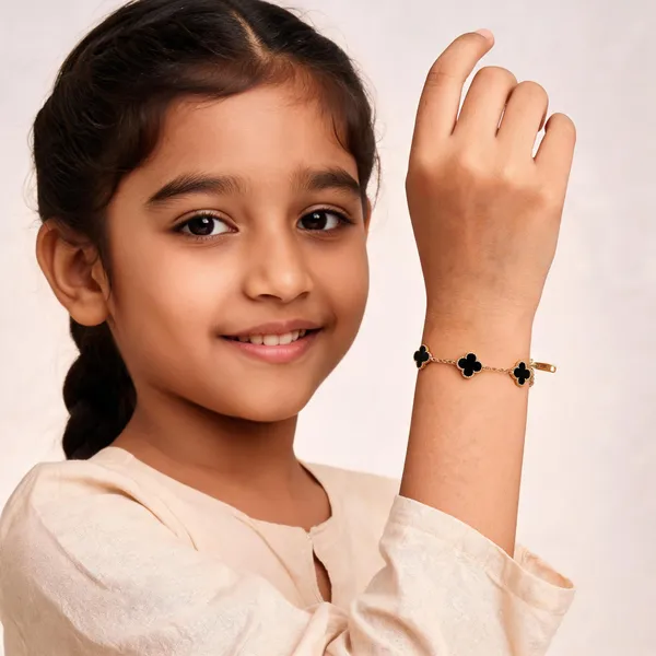Black_Gold_Clover_Charm_Bracelet_For_Women