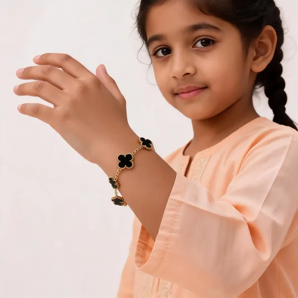 Black_Gold_Clover_Charm_Bracelet_For_Women