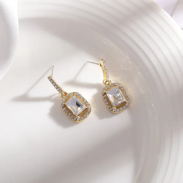 Gemstone_earrings_White