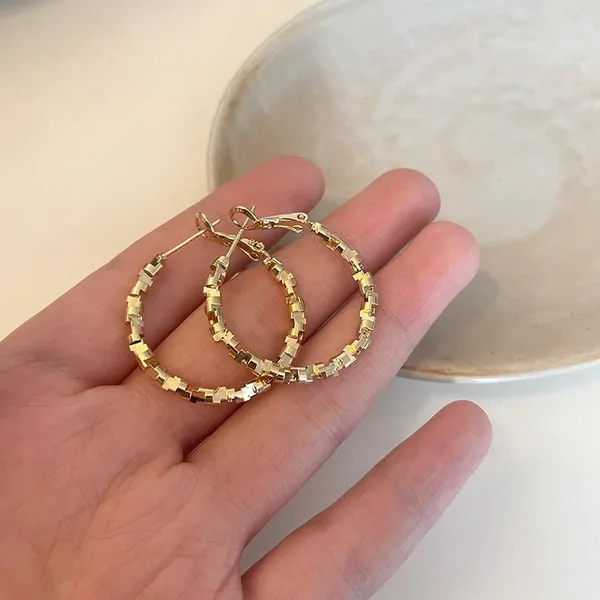 Broken_round_earrings_-_Golden