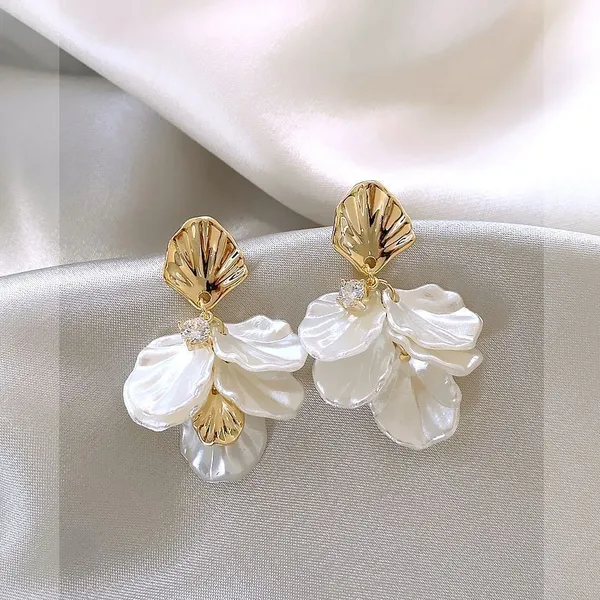 Super_fairy_petal_pearl_earrings