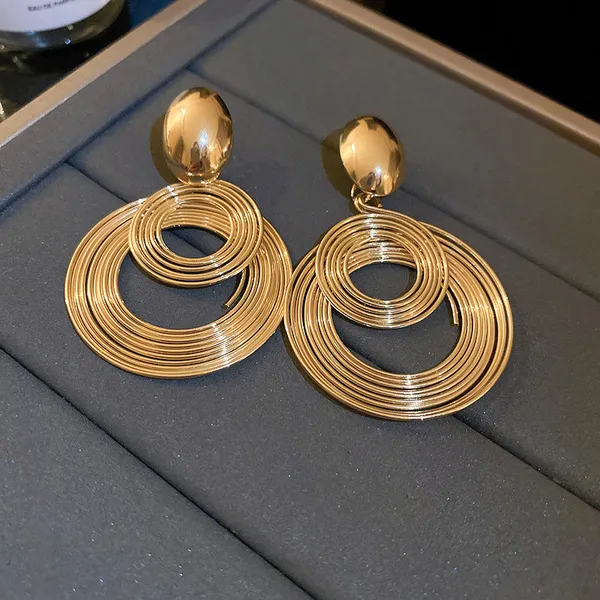Elegant_Circle_Dangle_Earrings