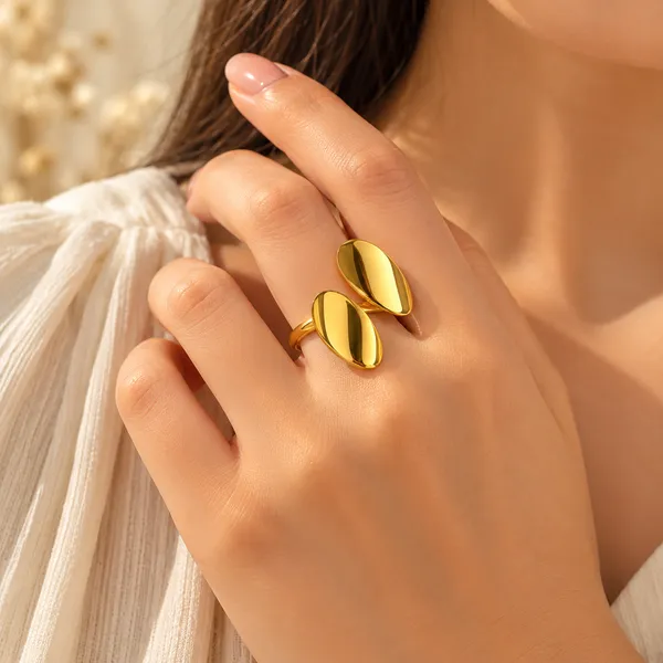 Elegant_Gold_Oval_Statement_Anti-Tarnish_Ring_for_Women