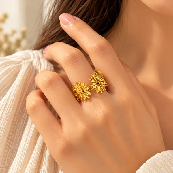 Golden_Daisy_Floral_Anti-Tarnish_Ring_for_Women