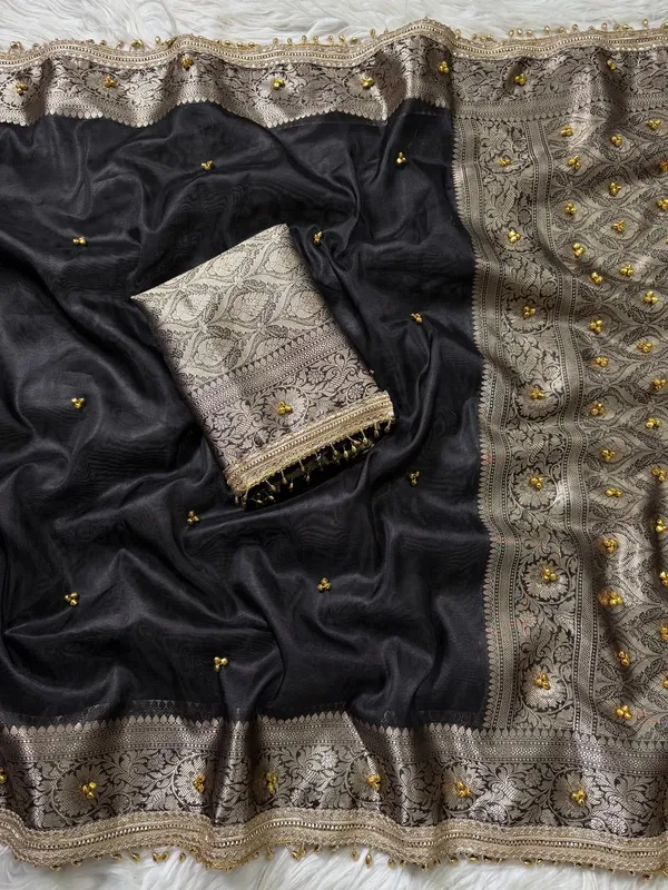 Black_Woven_Floral_Zari_Saree_for_Women