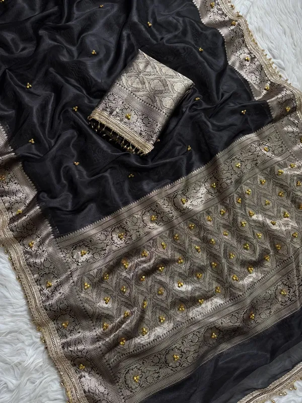Black_Woven_Floral_Zari_Saree_for_Women
