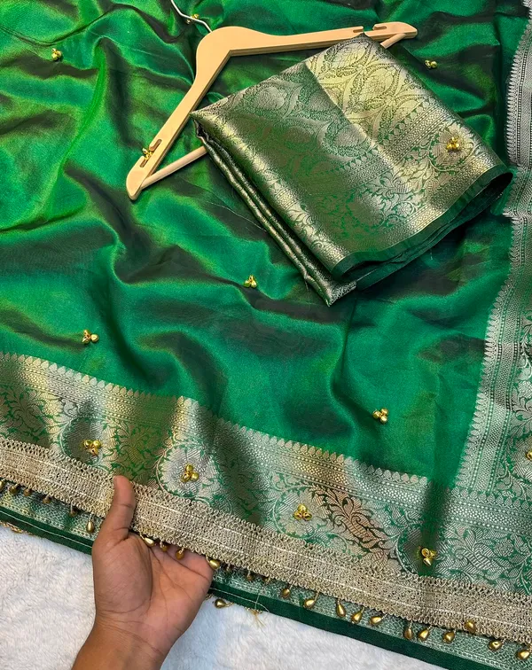 Emerald_green_ghunghroo_saree_with_lace_attached
