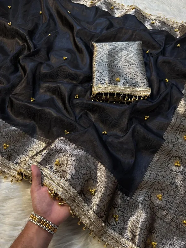 Black_Woven_Floral_Zari_Saree_for_Women