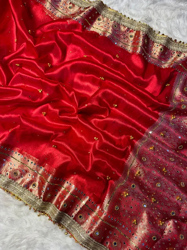 Tissue_with_mirror_and_ghunghroo_work