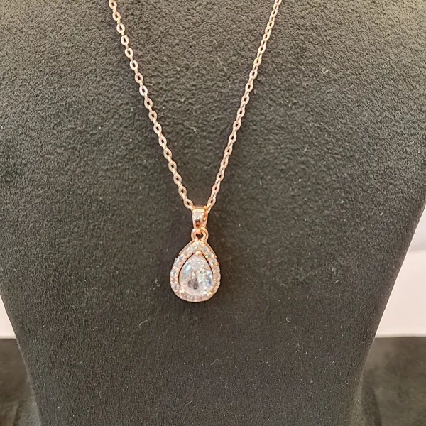 Gold_Tone_Teardrop_Necklace_And_Earring_Set_for_Women