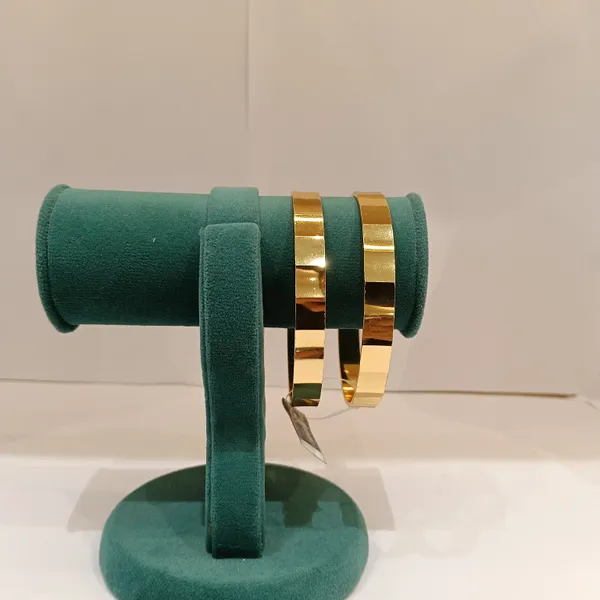 Gold_Tone_Metal_Bangle_Set_for_Women
