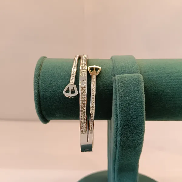 Silver_Tone_Crystal_Embellished_Bangle_Bracelet_for_Women