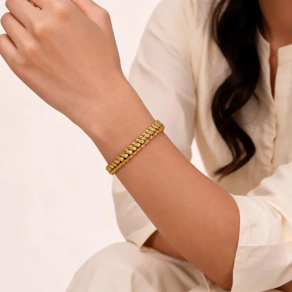 Gold_Tone_Oval_Link_Textured_Bracelet_For_Women