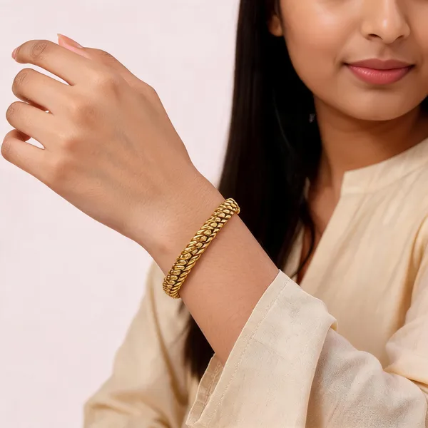 Gold_Tone_Oval_Link_Textured_Bracelet_For_Women