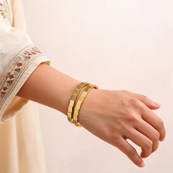 Gold_Tone_Geometric_Segmented_Metal_Bangle_Set_For_Women