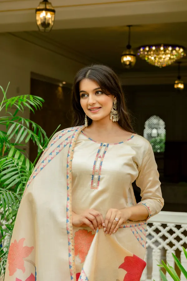 Cream_Viscose_Assam_Silk_Floral_Printed_Kurta_Set_For_Women