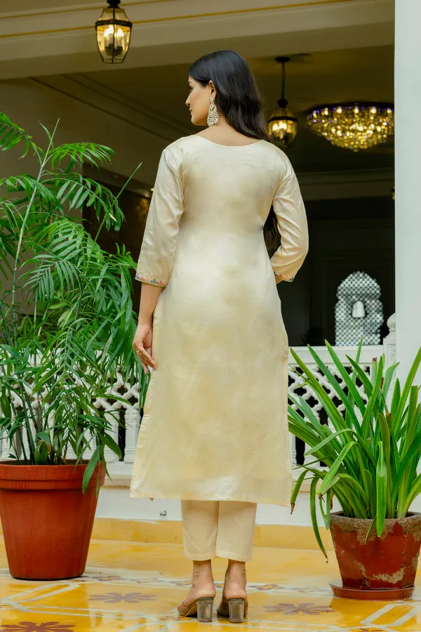 Cream_Viscose_Assam_Silk_Floral_Printed_Kurta_Set_For_Women