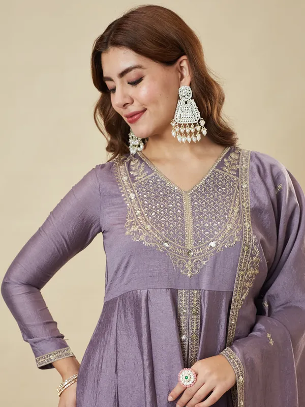 Lavender_Vichitra_Silk_Embroidered_Ethnic_Kurta_Set_For_Women