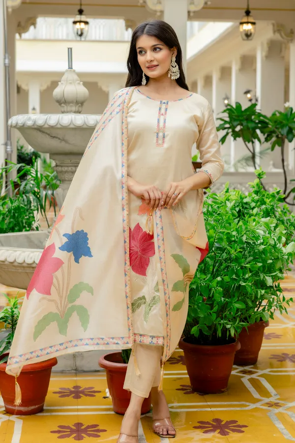 Cream_Viscose_Assam_Silk_Floral_Printed_Kurta_Set_For_Women