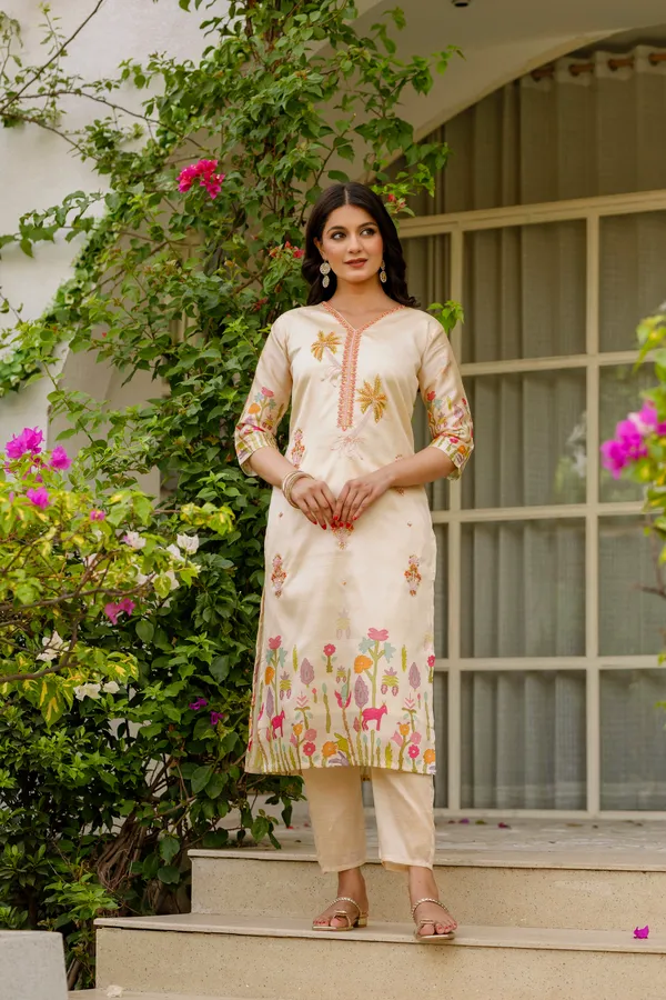 Cream_Viscose_Assam_Silk_Floral_Print_Straight_Suit_Set_For_Women