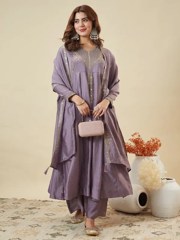 Lavender_Vichitra_Silk_Embroidered_Ethnic_Kurta_Set_For_Women