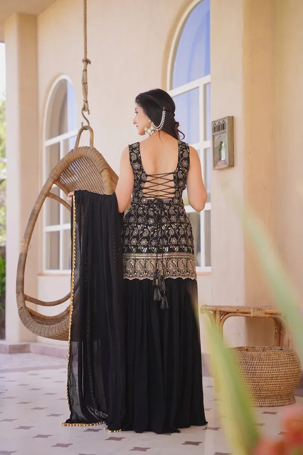 Black_Silk_Sleeveless_Ethnic_Wear_Set_For_Women