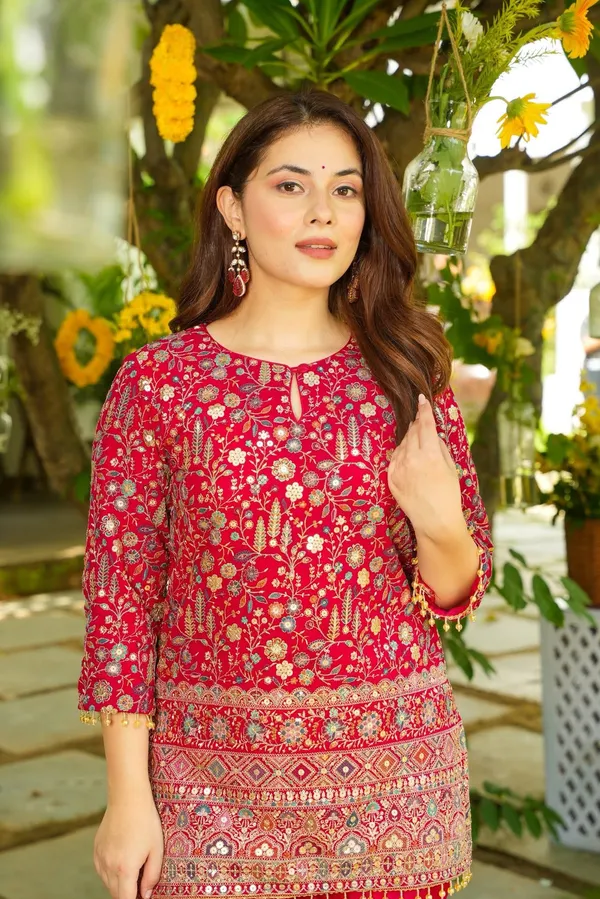 Red_Heavy_Crepe_Silk_Printed_Straight_Co-Ord_Set_For_Women