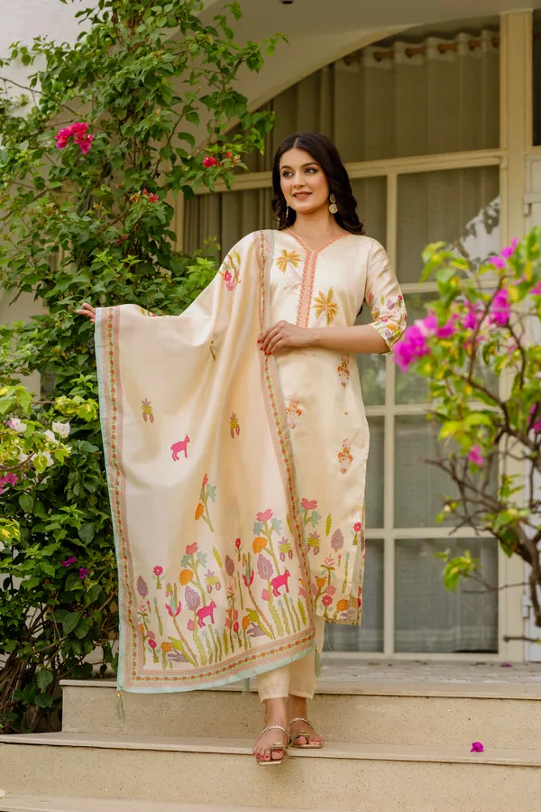 Cream_Viscose_Assam_Silk_Floral_Print_Straight_Suit_Set_For_Women